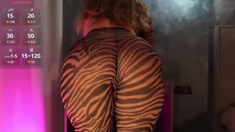 misskristel online show from November 6, 2025, 11:33 am