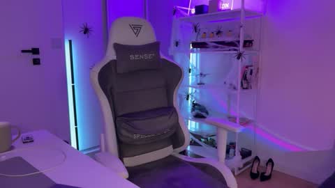 misslalii online show from October 22, 2025, 5:13 pm