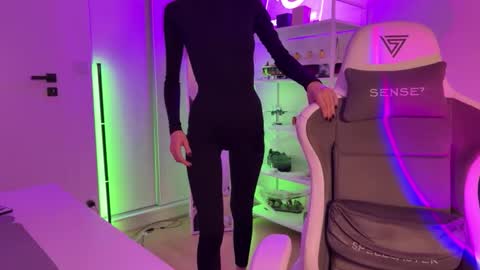 misslalii online show from November 7, 2025, 6:08 pm