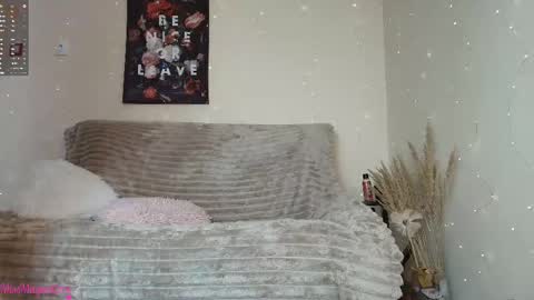 Snapshot of missmagnetizm chatting on November 24, 2025, 9:47 pm Vi online show from November 24, 2025, 9:47 pm