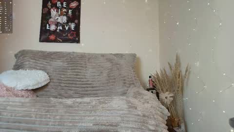 Snapshot of missmagnetizm chatting on November 29, 2025, 9:40 pm Vi online show from November 29, 2025, 9:40 pm