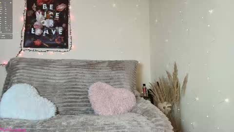 Snapshot of missmagnetizm chatting on December 1, 2025, 9:09 pm Vi online show from December 1, 2025, 9:09 pm