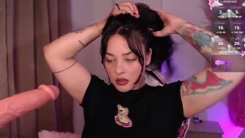 missmariana_ online show from November 12, 2025, 11:58 pm