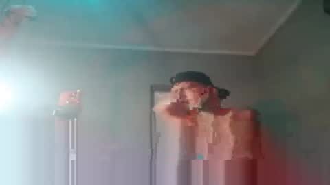 Snapshot of missmeandre chatting on December 4, 2025, 11:24 pm 4bdn couple online show from December 4, 2025, 11:24 pm