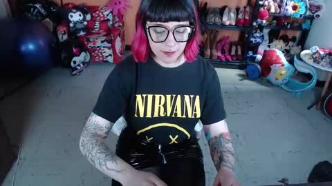 Miss Mia online show from October 27, 2025, 2:43 pm