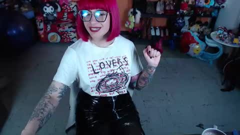 Miss Mia online show from November 26, 2025, 9:27 pm