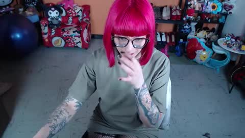 Miss Mia online show from November 27, 2025, 1:35 pm