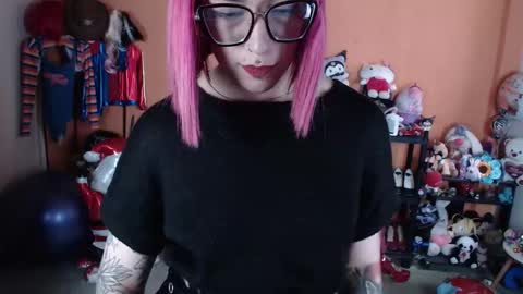 Miss Mia online show from December 20, 2025, 4:14 pm