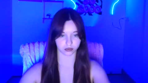 Mia online show from December 3, 2025, 7:01 pm