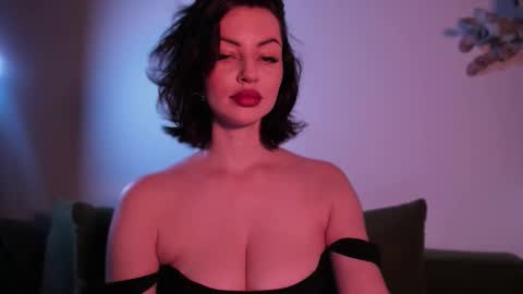 Snapshot of missmirandagd chatting on October 19, 2025, 9:43 am online show from October 19, 2025, 9:43 am