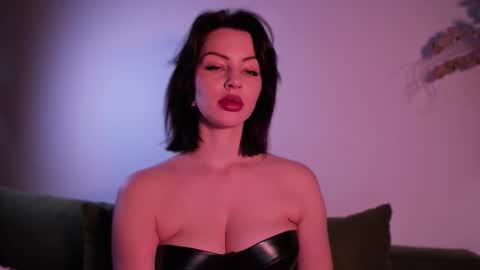 Snapshot of missmirandagd chatting on October 21, 2025, 8:37 am online show from October 21, 2025, 8:37 am