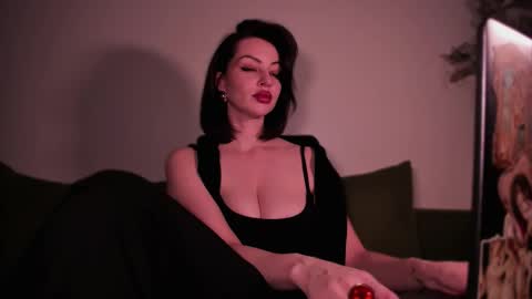 Snapshot of missmirandagd chatting on November 3, 2025, 7:59 pm online show from November 3, 2025, 7:59 pm