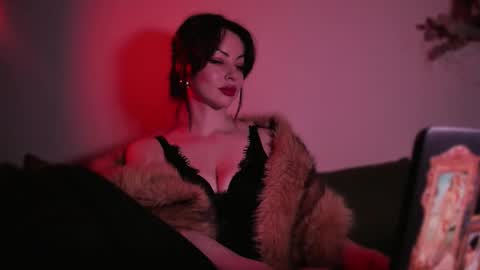 Snapshot of missmirandagd chatting on November 12, 2025, 1:33 pm online show from November 12, 2025, 1:33 pm