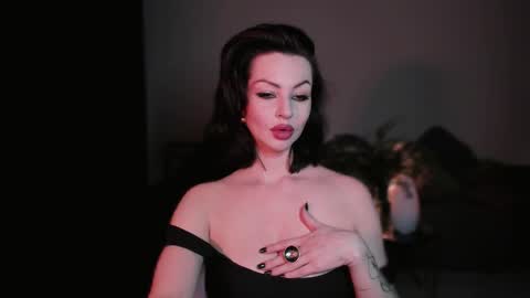 Snapshot of missmirandagd chatting on December 18, 2025, 7:09 pm online show from December 18, 2025, 7:09 pm