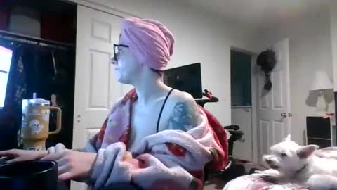 MissMona online show from April 1, 2026, 11:00 am