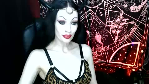 Snapshot of missmoondoll chatting on January 2, 2025, 4:30 am MissMoonDoll online show from January 2, 2025, 4:30 am