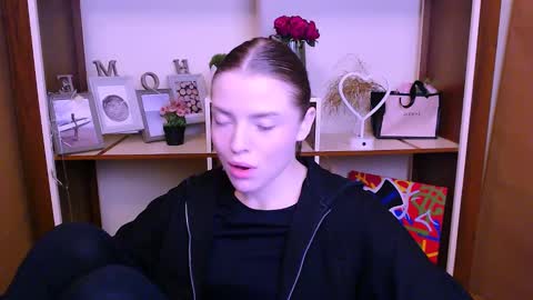 Olivia online show from January 26, 2025, 7:53 am