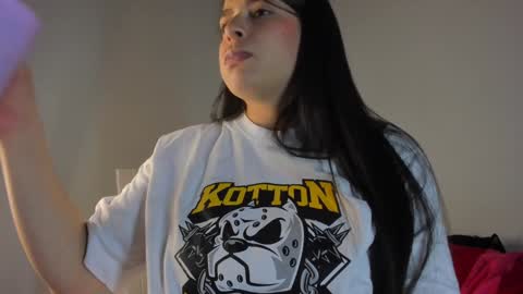 Snapshot of misspaulag chatting on January 7, 2025, 2:20 am misspaulag online show from January 7, 2025, 2:20 am