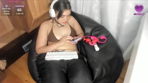 Snapshot of misspink152015 chatting on January 13, 2025, 12:19 am sarah online show from January 13, 2025, 12:19 am