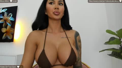 Snapshot of misspinkroom chatting on April 18, 2026, 7:18 pm Renata online show from April 18, 2026, 7:18 pm