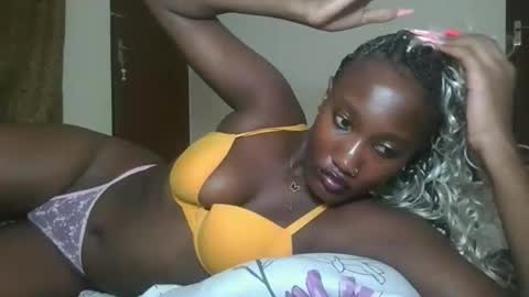 pretty gal online show from November 17, 2025, 9:31 pm