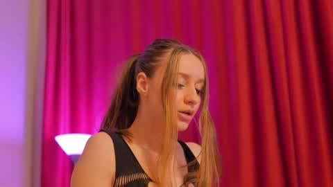 missqueenlust online show from March 11, 2025, 6:21 am