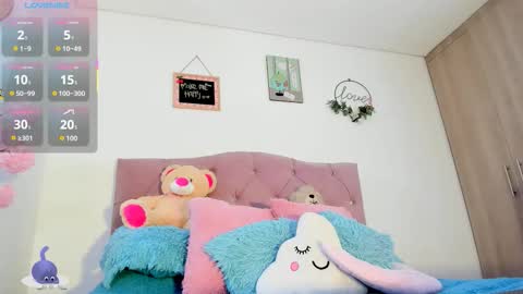 ... Independent model online show from October 18, 2025, 3:09 am