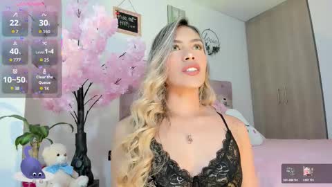 ... Independent model online show from December 20, 2025, 1:23 am