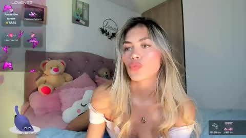... Independent model online show from February 6, 2026, 1:32 am
