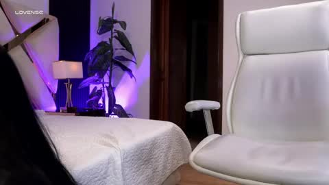Fernanda Davila online show from May 20, 2026, 11:11 pm