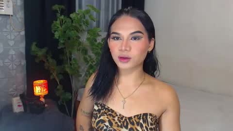 misstrishontop online show from December 2, 2024, 3:47 pm