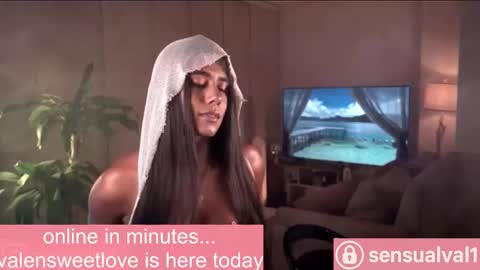 Snapshot of missvalery_1 chatting on October 1, 2025, 9:43 pm OF online show from October 1, 2025, 9:43 pm