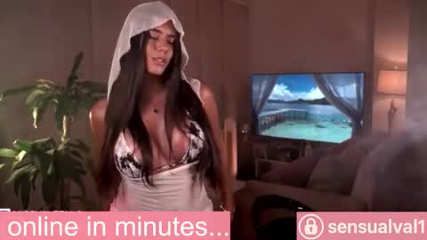 Snapshot of missvalery_1 chatting on October 14, 2025, 12:11 am OF online show from October 14, 2025, 12:11 am