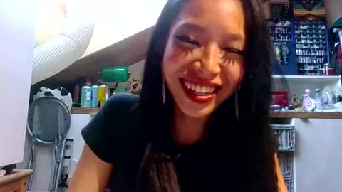 Snapshot of missversatile chatting on May 26, 2026, 6:15 pm Miss Versatile online show from May 26, 2026, 6:15 pm