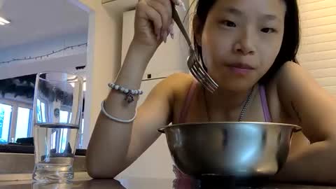 Snapshot of missversatile chatting on May 29, 2026, 5:38 am Miss Versatile online show from May 29, 2026, 5:38 am