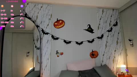 Snapshot of missvioleet chatting on October 19, 2025, 5:02 pm missvioleet online show from October 19, 2025, 5:02 pm