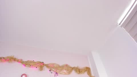 Snapshot of missweetpeach chatting on December 14, 2025, 7:29 pm Pau OFmissweetpeach online show from December 14, 2025, 7:29 pm