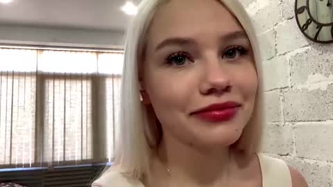 Snapshot of mist1k chatting on November 27, 2025, 12:07 pm Stella online show from November 27, 2025, 12:07 pm