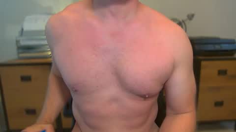 Snapshot of mister_dilf chatting on June 18, 2026, 2:10 pm MISTER DILF online show from June 18, 2026, 2:10 pm