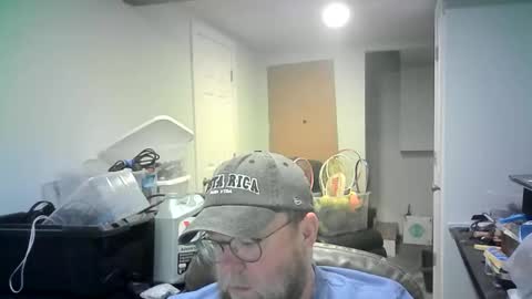 Snapshot of mister_happy567 chatting on March 13, 2026, 8:54 am Mr. Happy online show from March 13, 2026, 8:54 am
