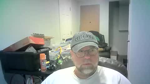 Snapshot of mister_happy567 chatting on April 1, 2026, 6:03 am Mr. Happy online show from April 1, 2026, 6:03 am