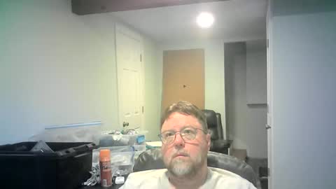 Snapshot of mister_happy567 chatting on April 4, 2026, 5:38 am Mr. Happy online show from April 4, 2026, 5:38 am