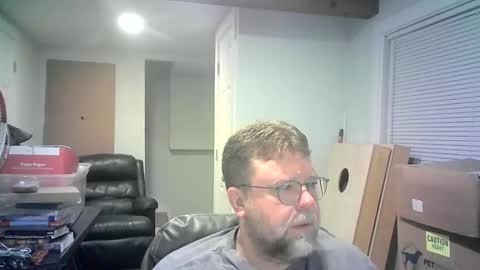 Snapshot of mister_happy567 chatting on April 21, 2026, 5:14 am Mr. Happy online show from April 21, 2026, 5:14 am