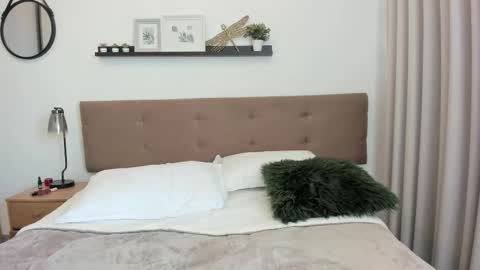 Snapshot of misticred chatting on February 10, 2026, 5:06 pm misticred online show from February 10, 2026, 5:06 pm