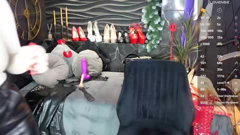 Snapshot of mistress_darsy chatting on January 11, 2026, 5:56 am Darsy online show from January 11, 2026, 5:56 am