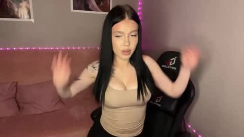 Snapshot of mistress_of_hearts chatting on September 21, 2025, 6:42 pm Mia online show from September 21, 2025, 6:42 pm