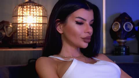 Elenia online show from October 29, 2025, 1:46 pm