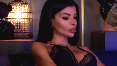 Elenia online show from July 16, 2026, 1:06 pm