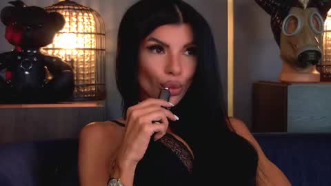 Elenia online show from July 22, 2026, 12:08 pm