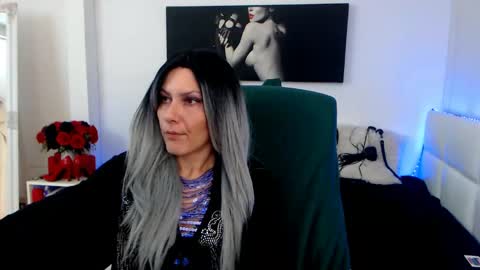 Snapshot of mistressevelyn_ chatting on December 2, 2024, 5:15 am MistressEvelyn online show from December 2, 2024, 5:15 am